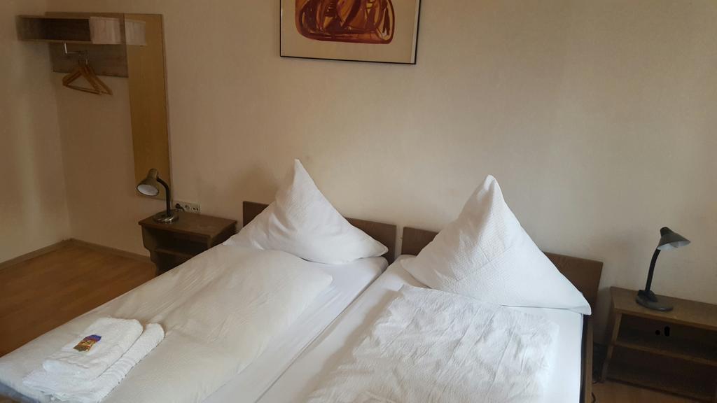 Kansakar Hotel Kaiserslautern Bagian luar foto