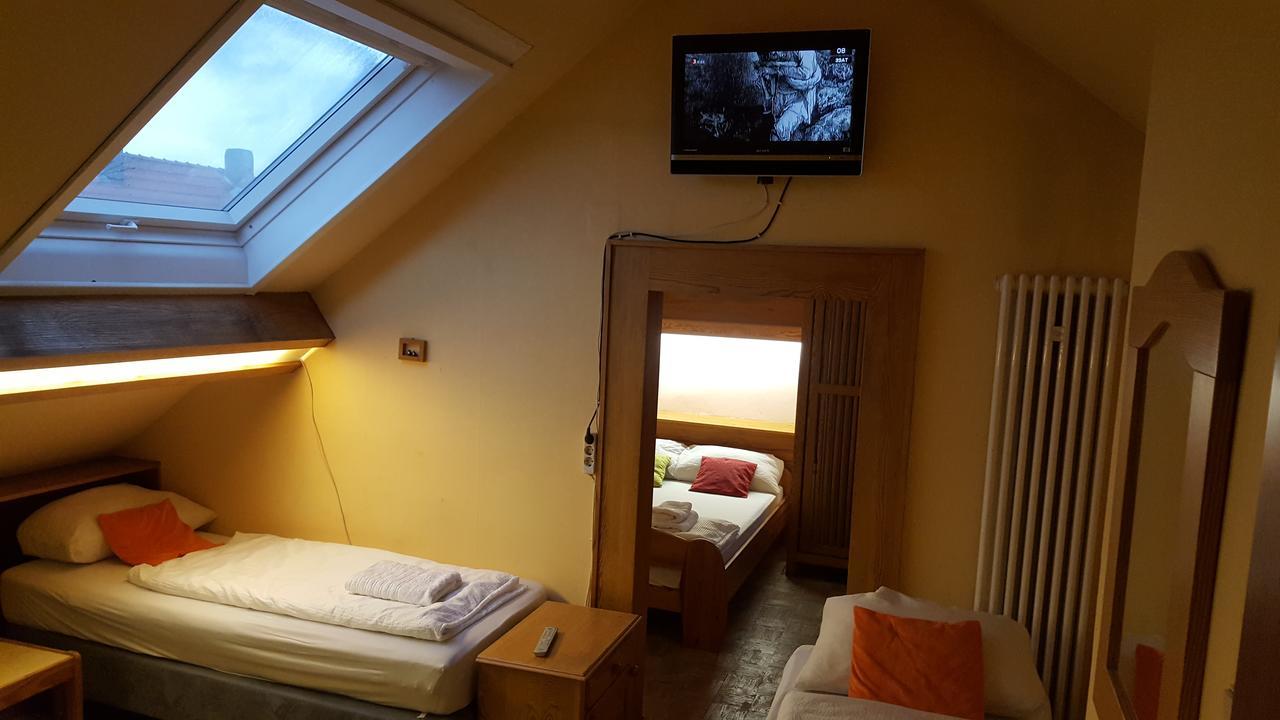 Kansakar Hotel Kaiserslautern Bagian luar foto