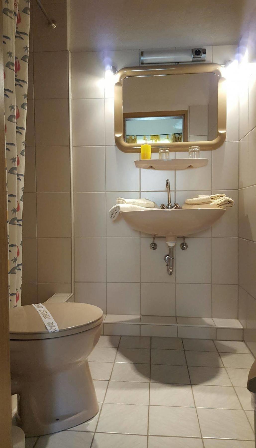 Kansakar Hotel Kaiserslautern Bagian luar foto