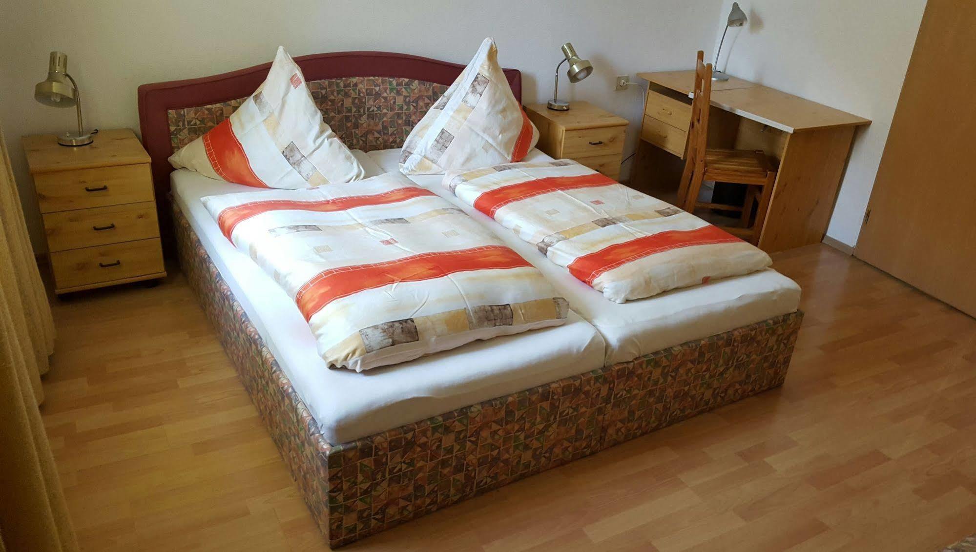 Kansakar Hotel Kaiserslautern Bagian luar foto